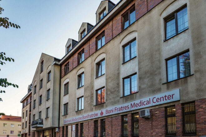 budynek centrum medycznego w Warszawie