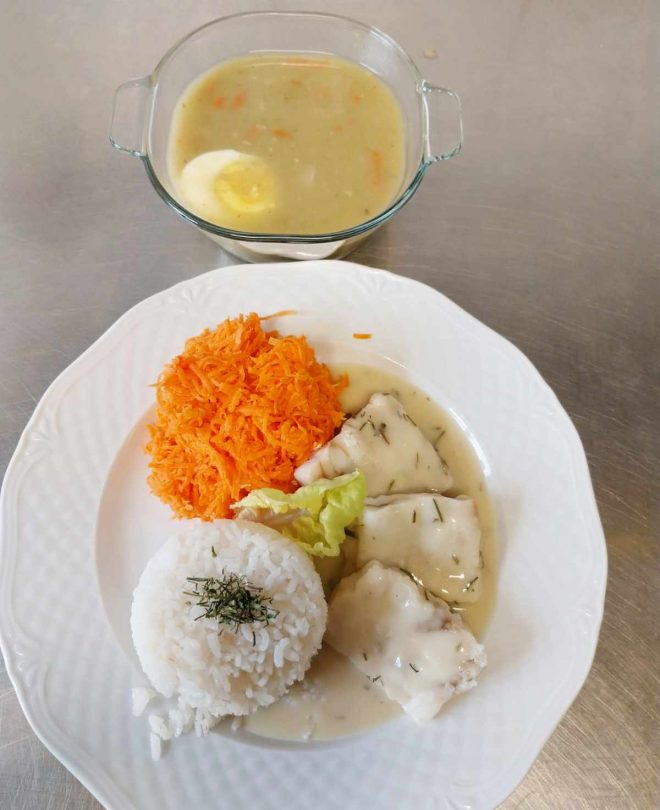 Zdjęcie przedstawia posiłek, obiad zgodnie z dietą łatwostrawną.