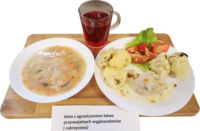 Zdjęcie przedstawia posiłek, obiad zgodnie z dietą ograniczającą łatwo przyswajalne węglowodany (cukrzycowa)
