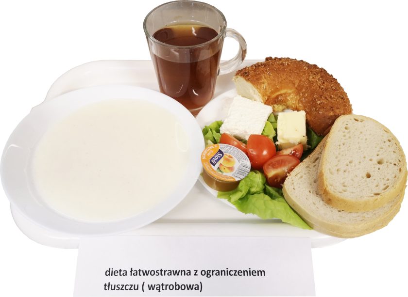 Zdjęcie przedstawia posiłek, śniadanie zgodnie z dietą łatwostrawną z ograniczeniem tłuszczu (wątrobowa)