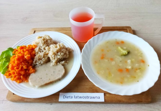 Zdjęcie przedstawia posiłek, obiad zgodnie z dietą łatwostrawną