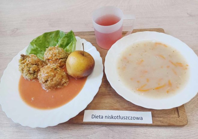 Zdjęcie przedstawia posiłek, obiad zgodnie z dietą niskotłuszczową