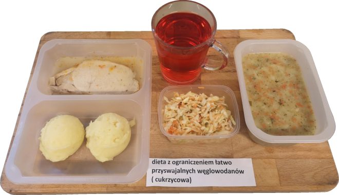 Zdjęcie przedstawia posiłek, obiad zgodnie z dietą z ograniczeniem łatwo przyswajalnych węglowodanów (cukrzycowa)