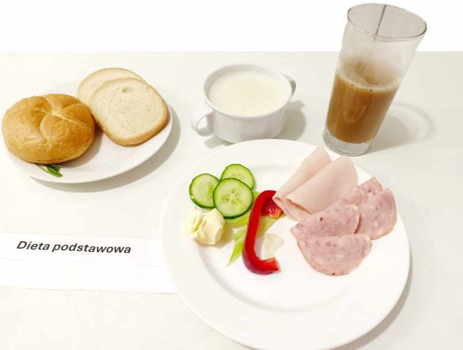 Zdjęcie przedstawia posiłek, śniadanie zgodnie z dietą podstawową