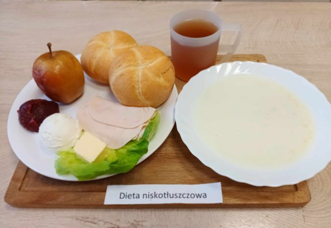 Zdjęcie przedstawia posiłek, śniadanie zgodnie z dietą niskotłuszczową