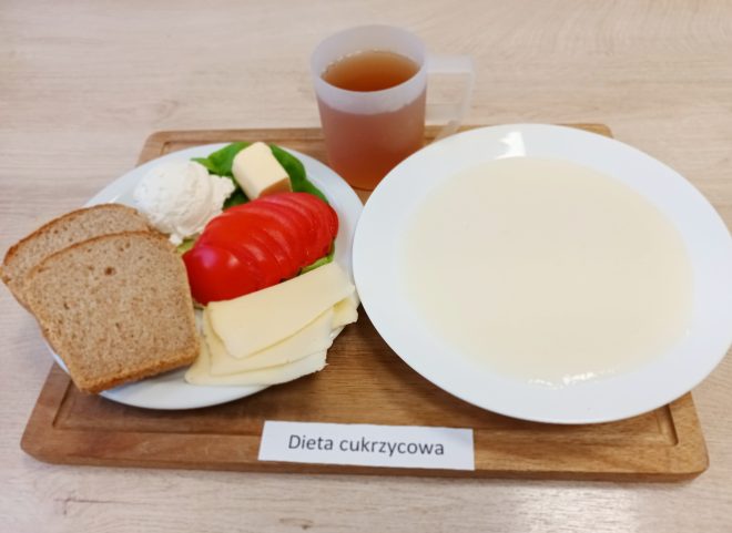 Zdjęcie przedstawia posiłek, śniadanie zgodnie z dietą cukrzycowa