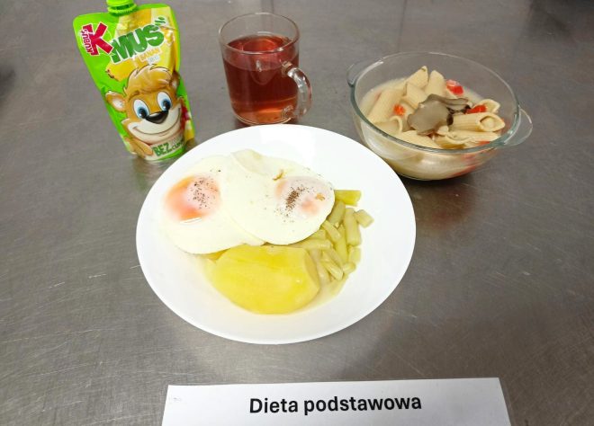 Zdjęcie przedstawia posiłek, obiad zgodnie z dietą podstawową