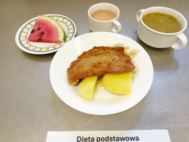 Zdjęcie przedstawia posiłek, obiad zgodnie z dietą podstawową