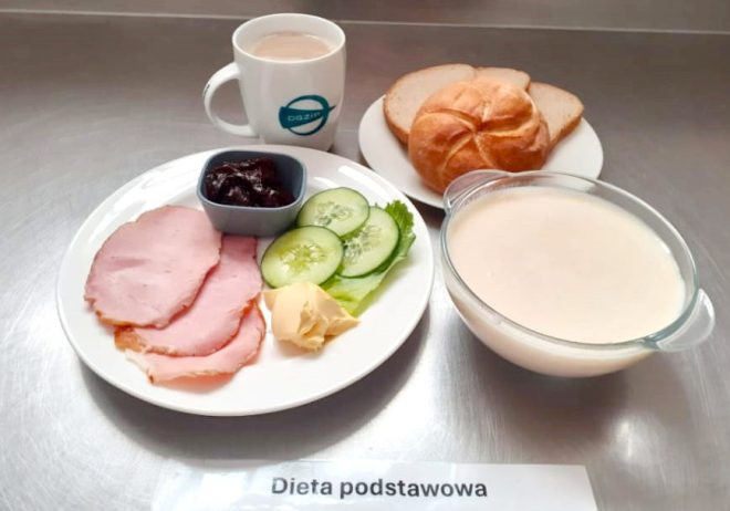 Zdjęcie przedstawia posiłek, śniadanie zgodnie z dietą podstawową