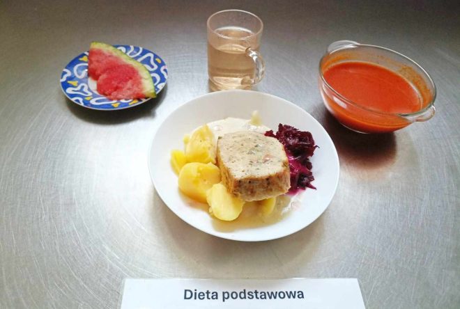 Zdjęcie przedstawia posiłek, obiad zgodnie z dietą podstawową