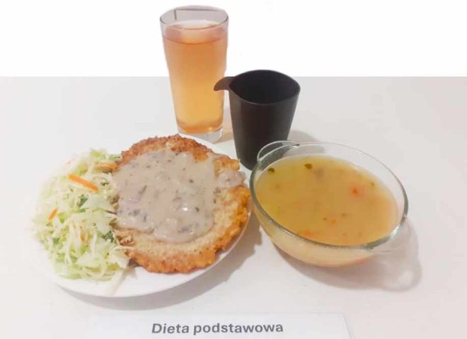 Zdjęcie przedstawia posiłek, obiad zgodnie z dietą podstawową