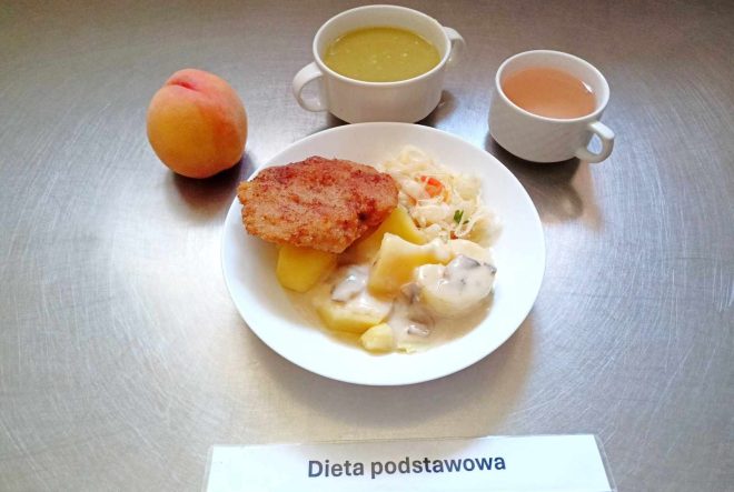 Zdjęcie przedstawia posiłek, obiad zgodnie z dietą podstawową