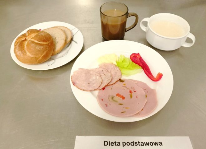 Zdjęcie przedstawia posiłek, śniadanie zgodnie z dietą podstawową