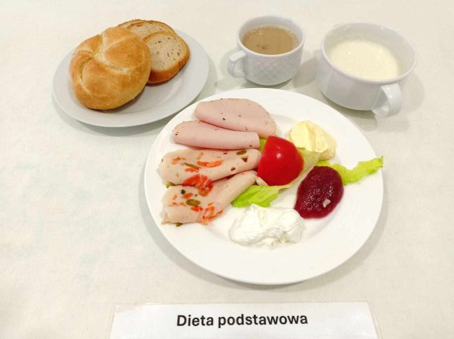 Zdjęcie przedstawia posiłek, śniadanie zgodnie z dietą podstawową