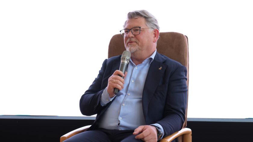 Prezes zarządu Bonifraterskiego Centrum Medycznego, Jacek Graliński, zabiera głos podczas panelu eksperckiego.