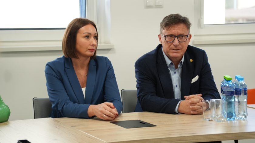 Reprezentanci instytucji biorący udział w rozmowach poprzedzających podpisanie listu intencyjnego w Siemianowicach Śląskich