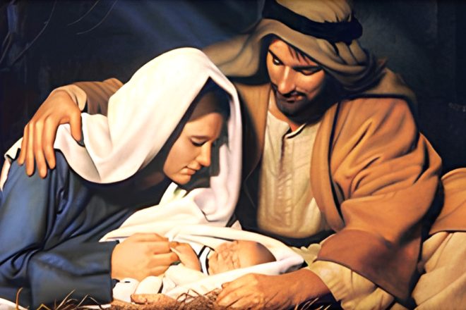 Święta Rodzina pochylona nad Dzieciątkiem Jezus leżącym w żłóbku; Maryja i Józef w czułym geście spoglądają na nowo narodzonego Syna