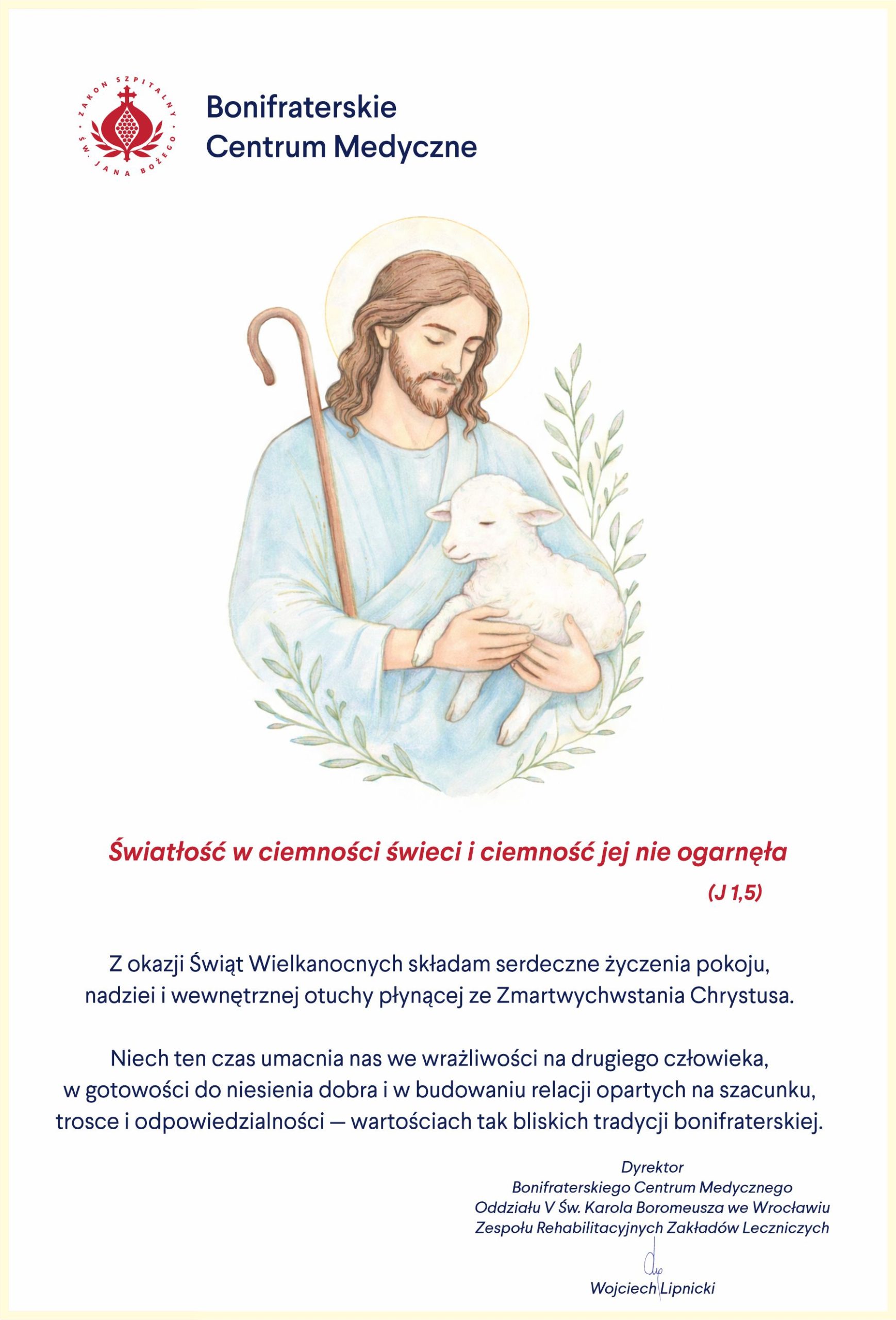 Ilustracja Jezusa Dobrego Pasterza trzymającego na rękach białą owcę, z pasterską laską i delikatną aureolą wokół głowy. Nad ilustracją widnieje logo oraz nazwa Bonifraterskiego Centrum Medycznego. Poniżej zamieszczono wielkanocne życzenia oraz cytat biblijny: „Światłość w ciemności świeci i ciemność jej nie ogarnęła (J 1,5)